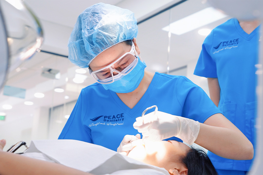 BS. Trương Thùy Trang trong quá trình điều trị chỉnh nha tại Peace Dentistry