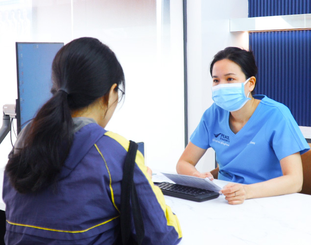 BS. Trương Thùy Trang thăm khám, chẩn đoán và lập kế hoạch chỉnh nha cá nhân hóa cho người trưởng thành
