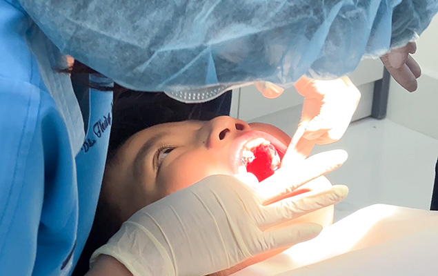 BS. Trương Thùy Trang theo dõi đáp ứng điều trị và hoàn thiện kết quả chỉnh nha trẻ em